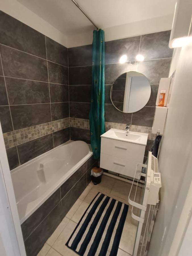 Appartement T2 En Residence Securisee Oloron-Sainte-Marie Extérieur photo